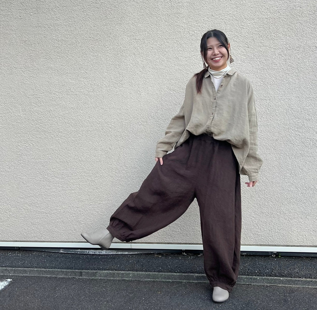 風船のようなまんまるシルエットのバルーンパンツ