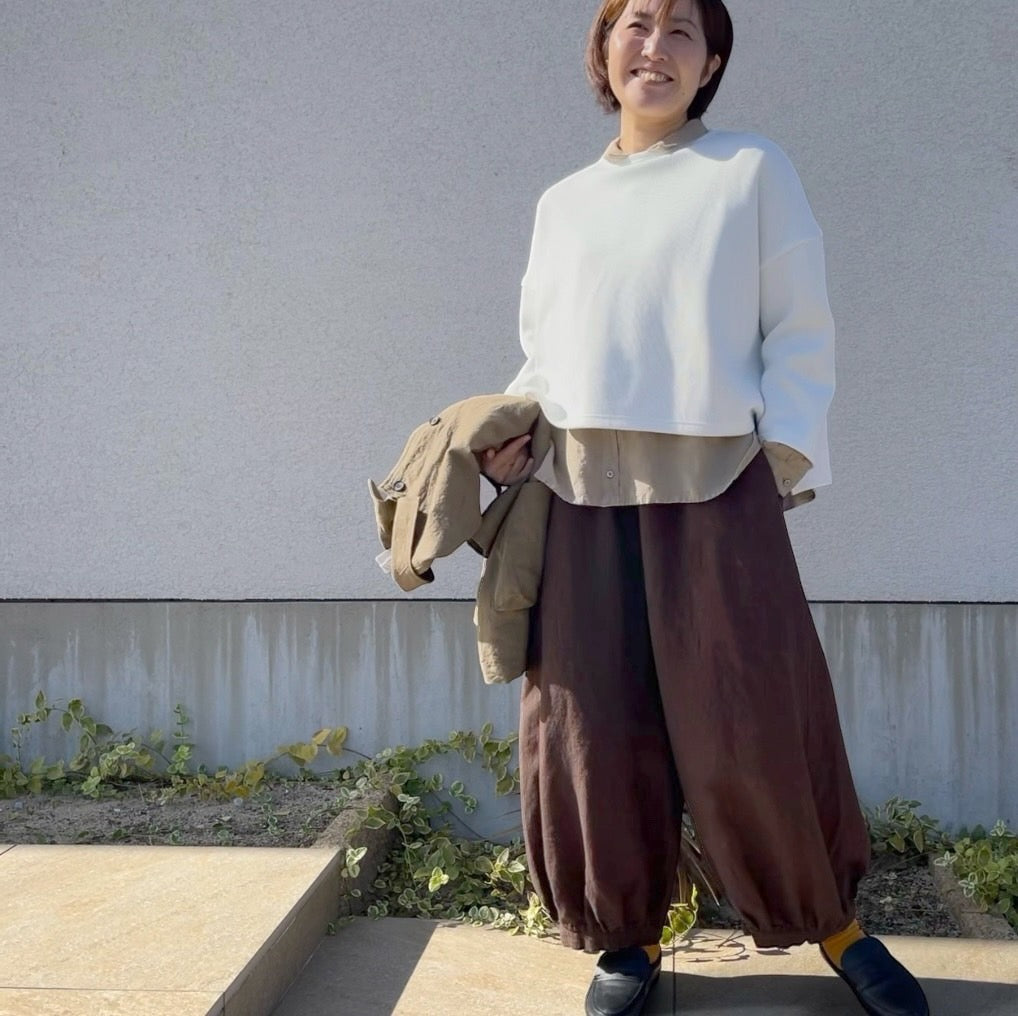 ふっくらシルエットで魅せるバルーンパンツコーデ