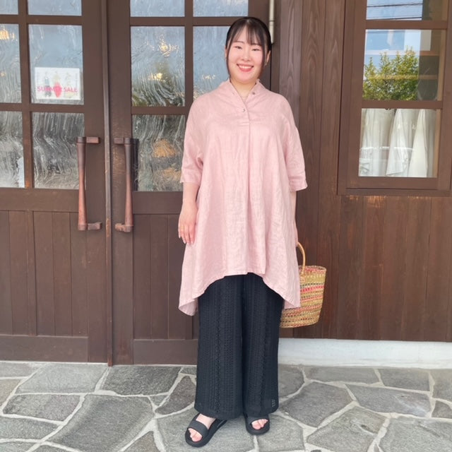 優しい色合いのスキッパーチュニック